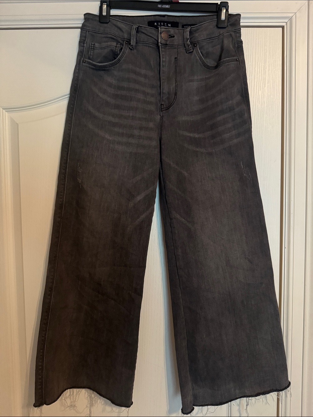 RISEN WIDE LEG CROP RAW EDGE JEANS SIZE 9/29